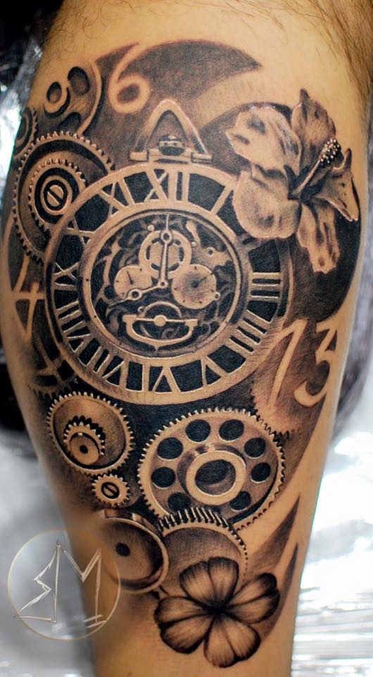 Mari Tätowierer Tattoo Anansi Uhr Uhrwerk Mechanik Tattoo Shop München top bester bestes amazing 