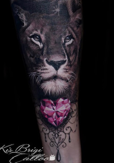 tattoo_anansi_löwe_löwin_münchen_munich_studio_shop_amazing_best_bestes_diamond_lion