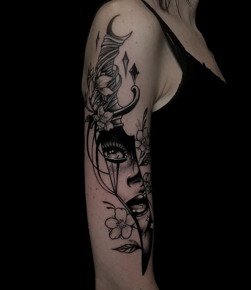 Tattoo Anansi München Artist David neotraditional dagger dolch portrait woman Frau black and grey