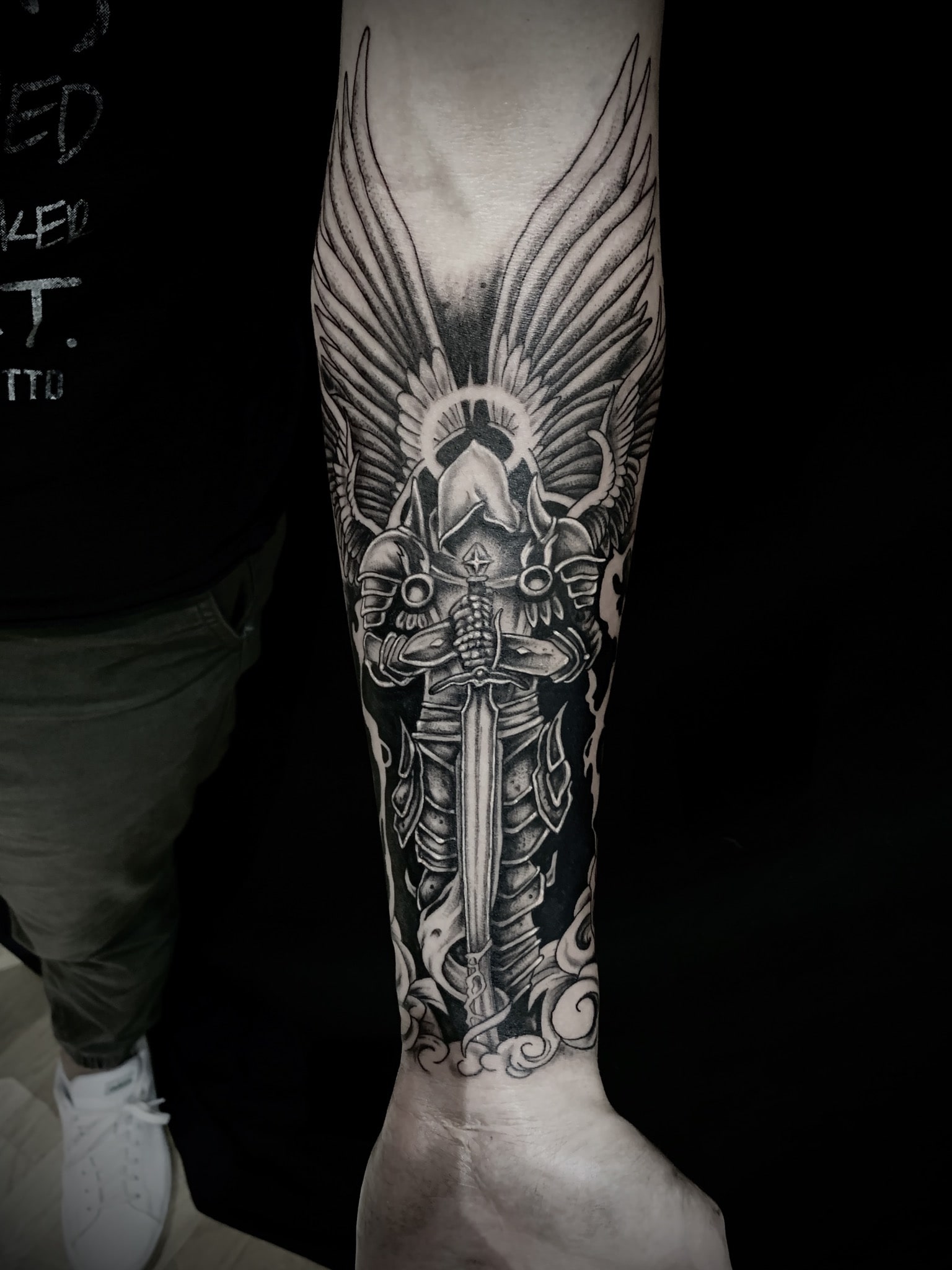 Tattoo Anansi München Artist David blackwork knight Ritter hero Held sword Schert