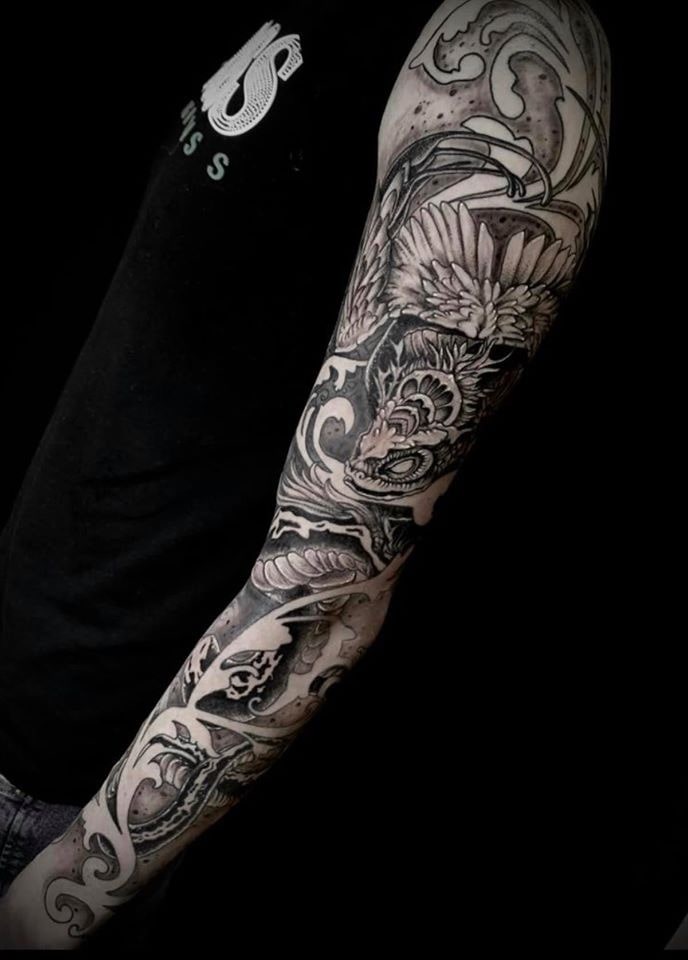 Tattoo Anansi München Artist David neotraditional japanese sleeve water snake Schlange black and grey