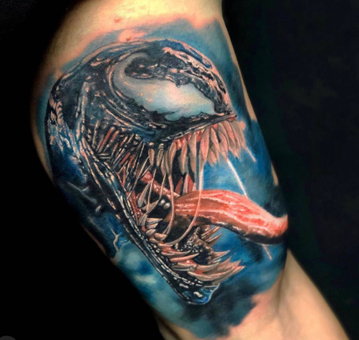 venom-color-farbe-tattoo-vom-Otto-Tattoo-Anansi-Münhen-Artist-best-bester-bestes.jpg