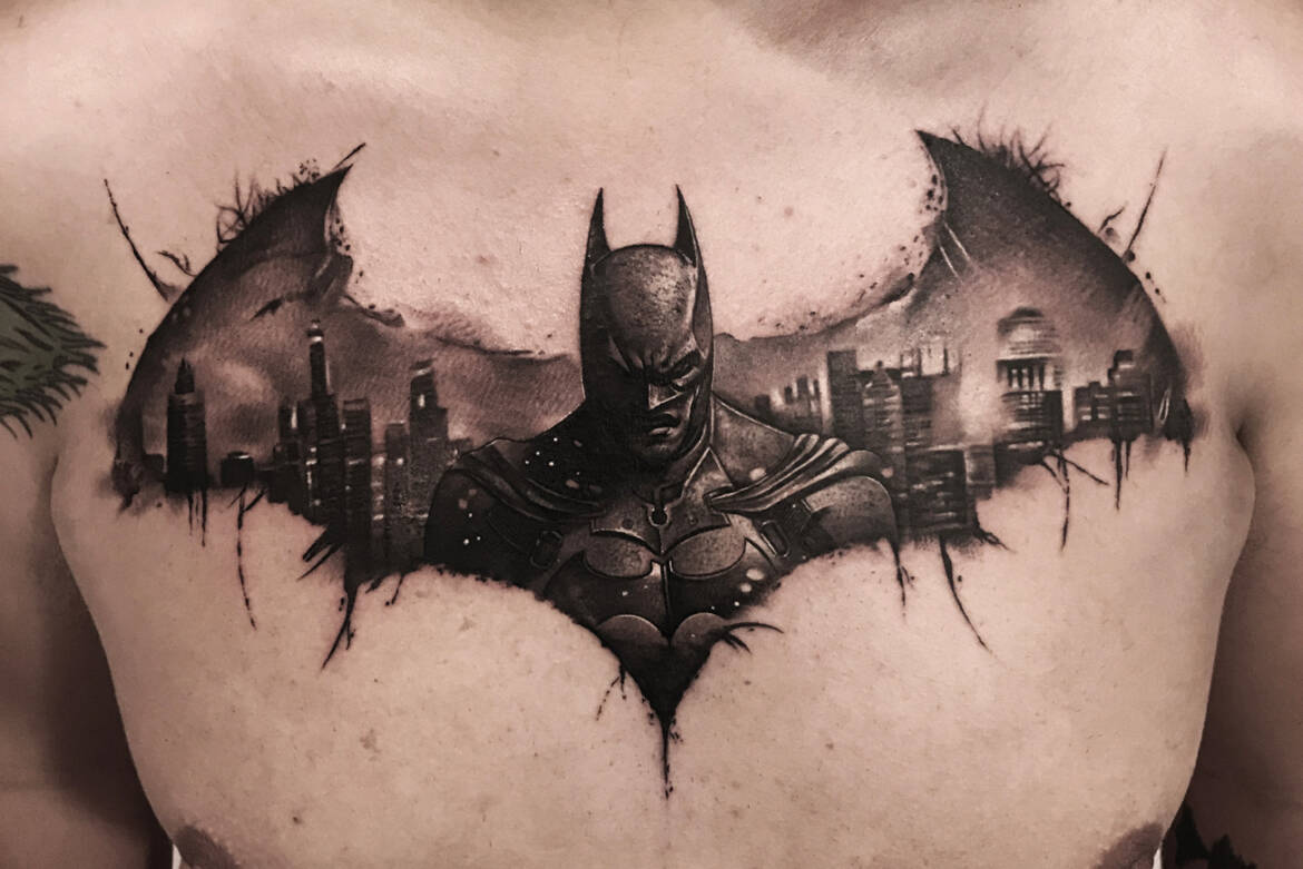 Tattoo-Anansi-Studio-Munchen-Munich-Haidhausen-Alex-chest-front-Batman-logo-symbol-bat-wings-Gotham-City-superhero-masked-best-black-and-grey-realism.jpg