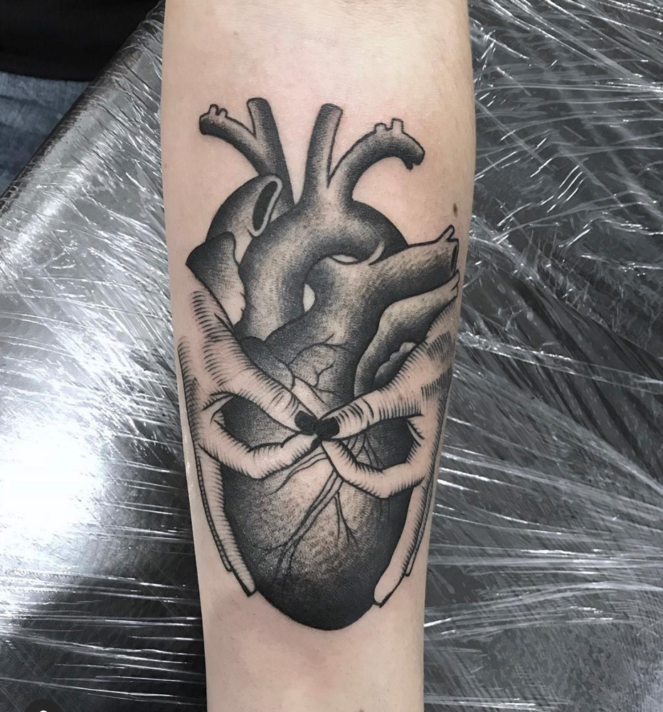 Tattoo-Anansi-Studio-Munchen-Munich-Haidhausen-Alex-heart-hands-mask-glasses-funny-eyes-organic-anatomical-best-black-and-grey-realism.jpg