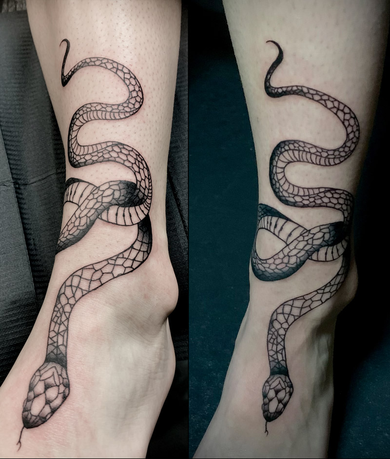 Tattoo Anansi Studio München Munich Haidhausen Vedran snake ankle wrist foot patterns skin best blackwork animal
