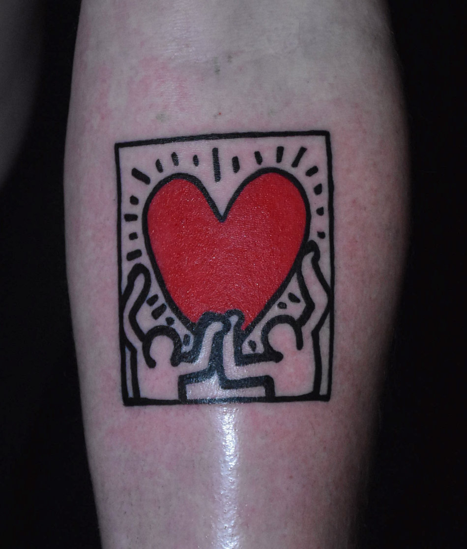 Tattoo Anansi Studio München Munich Haidhausen Tim Keith Haring heart best colour