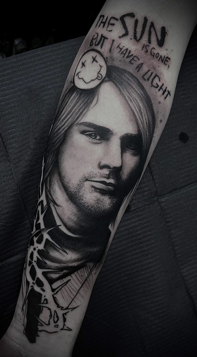 Tattoo Anansi Studio München Munich Haidhausen David Kurt Cobain Nirvana lettering musical band fandom grunge rock iconic legend best blackwork portrait