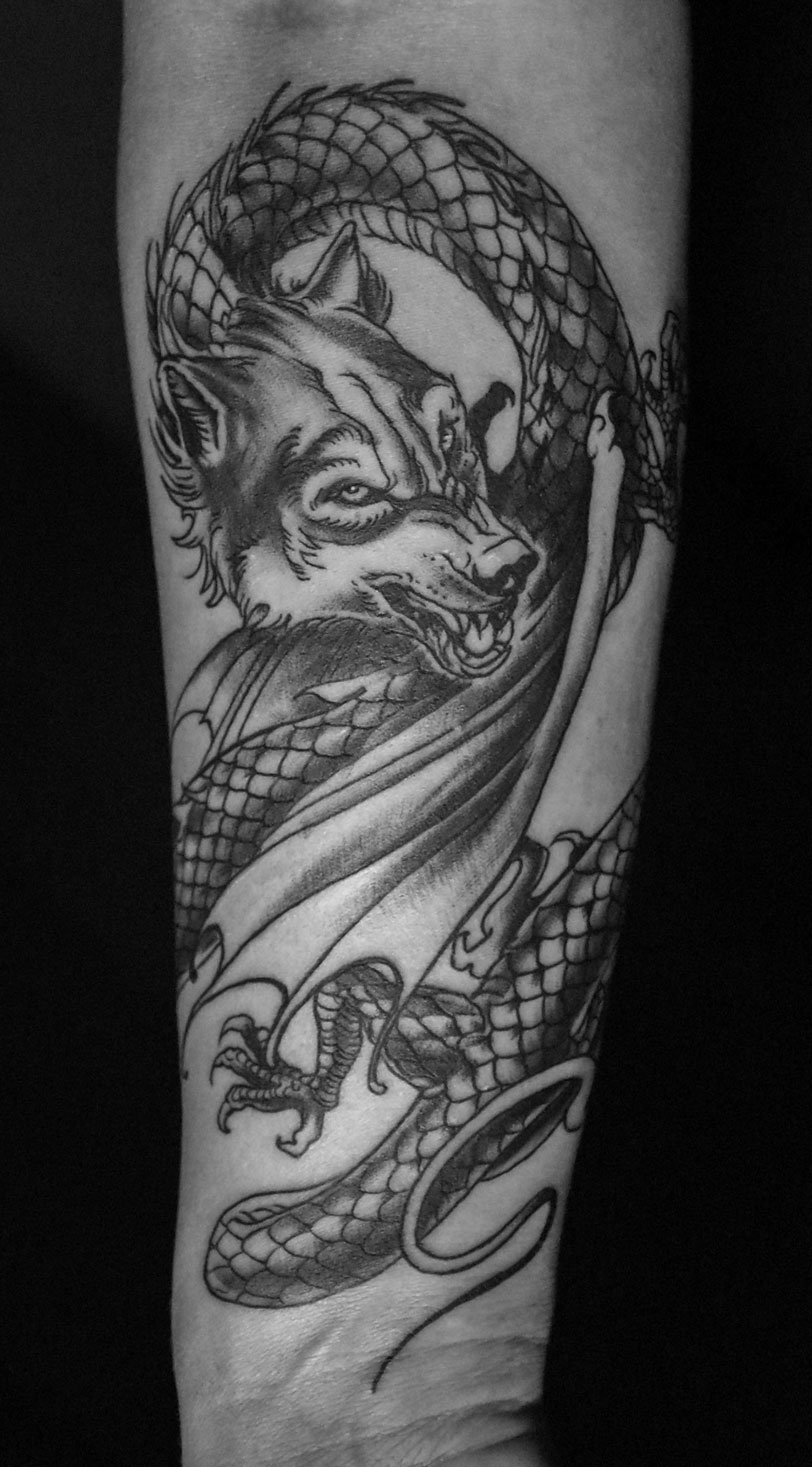 Tattoo Anansi Studio München Munich Haidhausen Tim forearm project wolf dragon mix beast meaningful tattoo powerful best black and grey armring