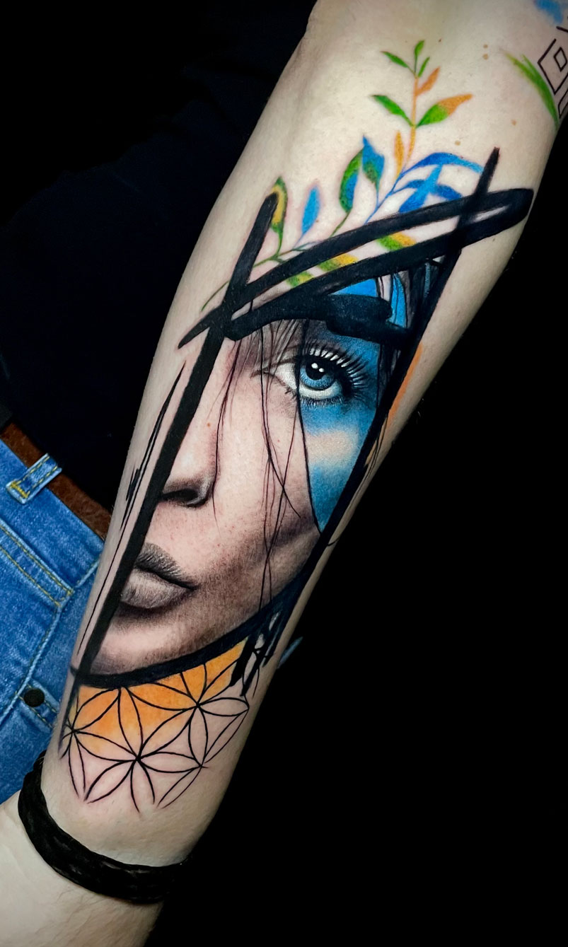 Tattoo Anansi Studio München Munich Haidhausen Vedran abstract face surrealistic portrait geometric best colour